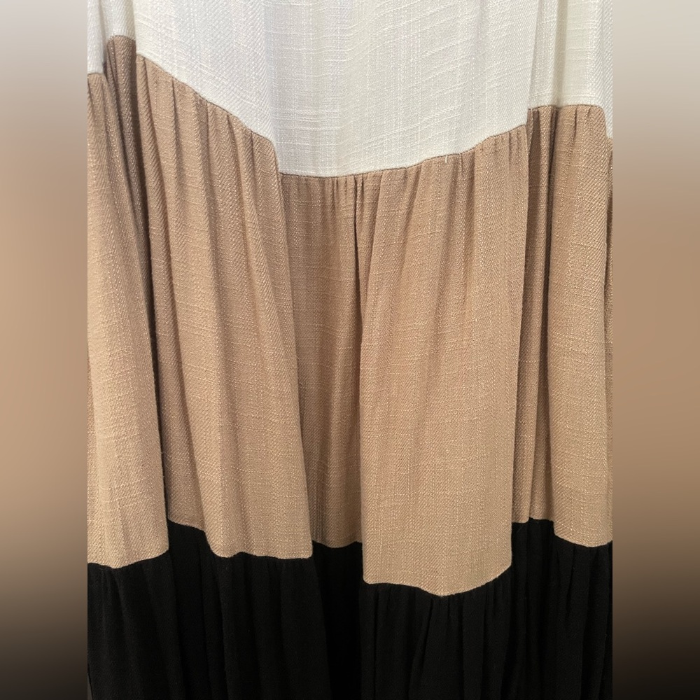 Beautiful Mid Dress Tri-Color. - Picture 2 of 10